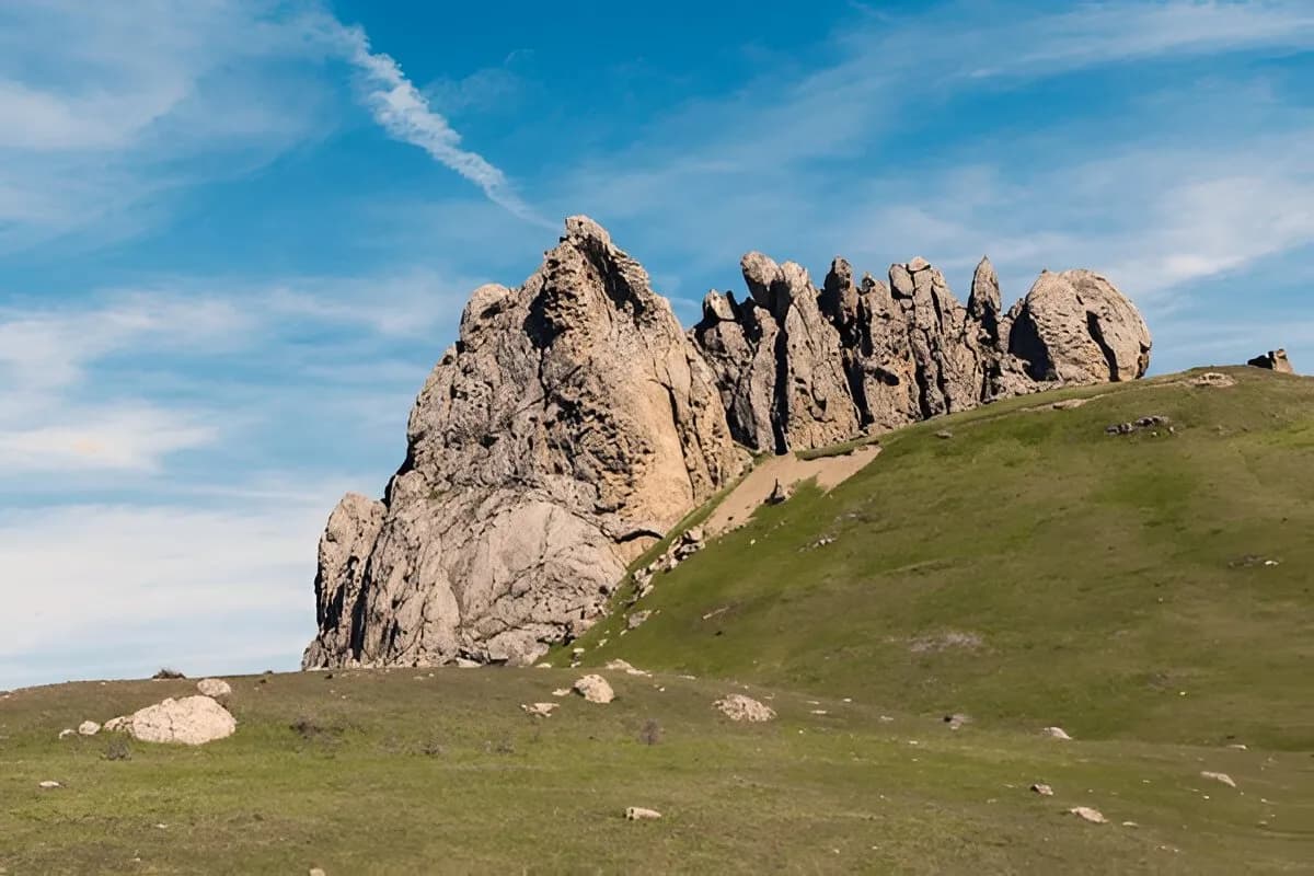 Besh Barmag Mountain