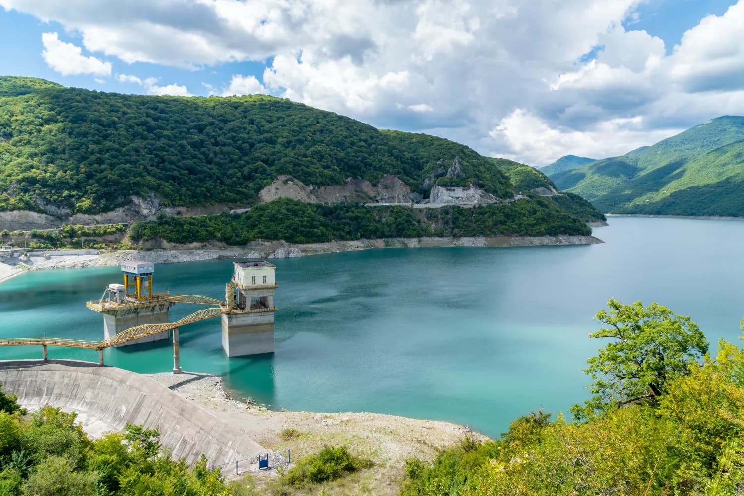 zhinvali dam