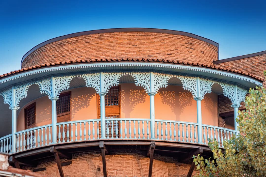 Queen Darejani Palace