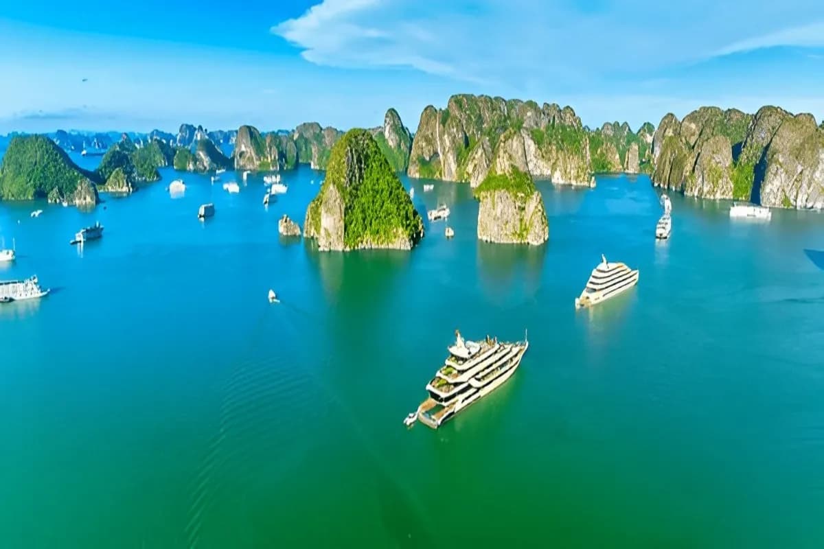 Cruise at Halong Bay