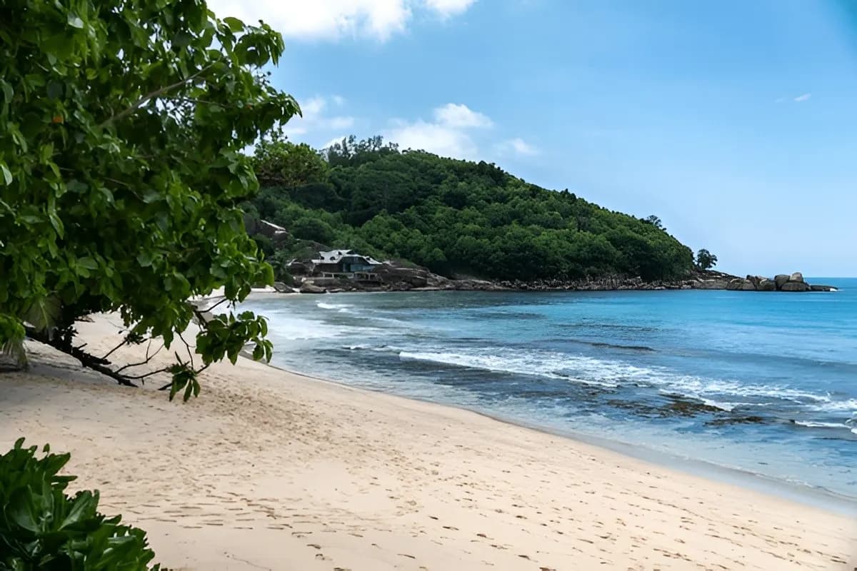 Takamaka Bay