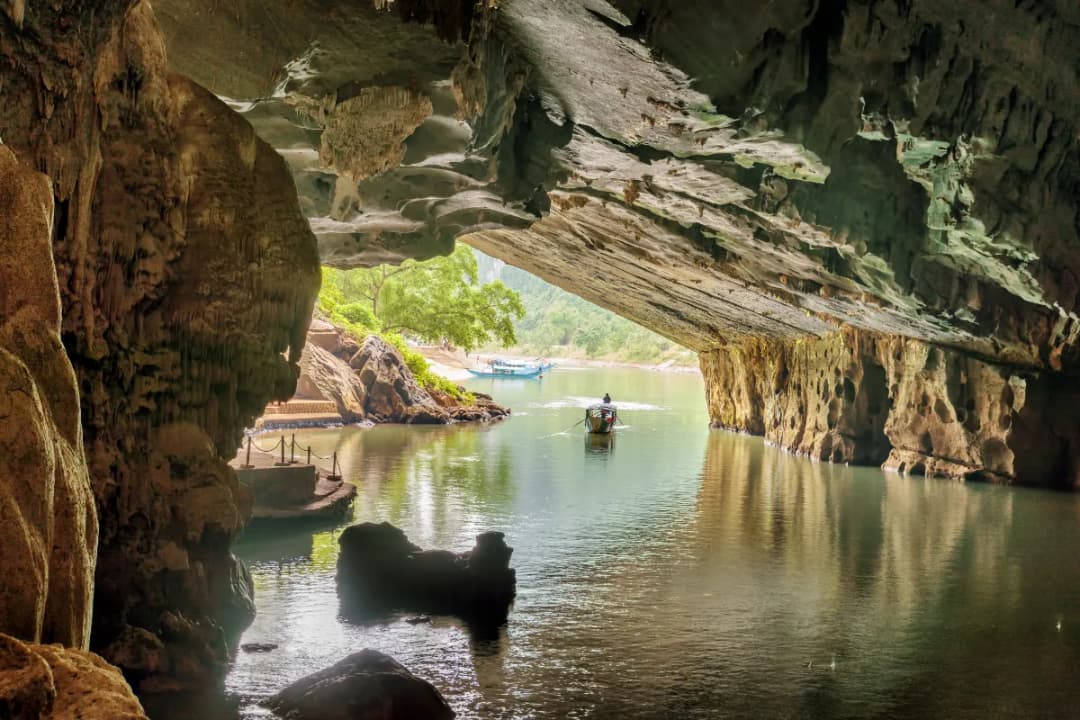Hidden Sea Cave Lagoon