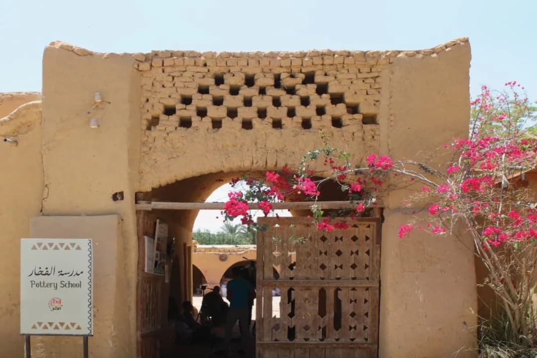 Tunis Pottery School