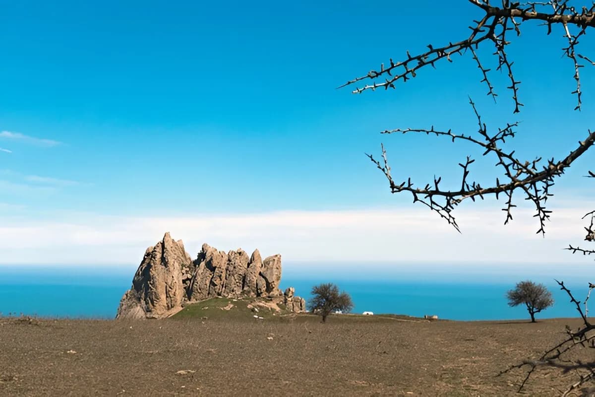 Besh Barmag Mountain