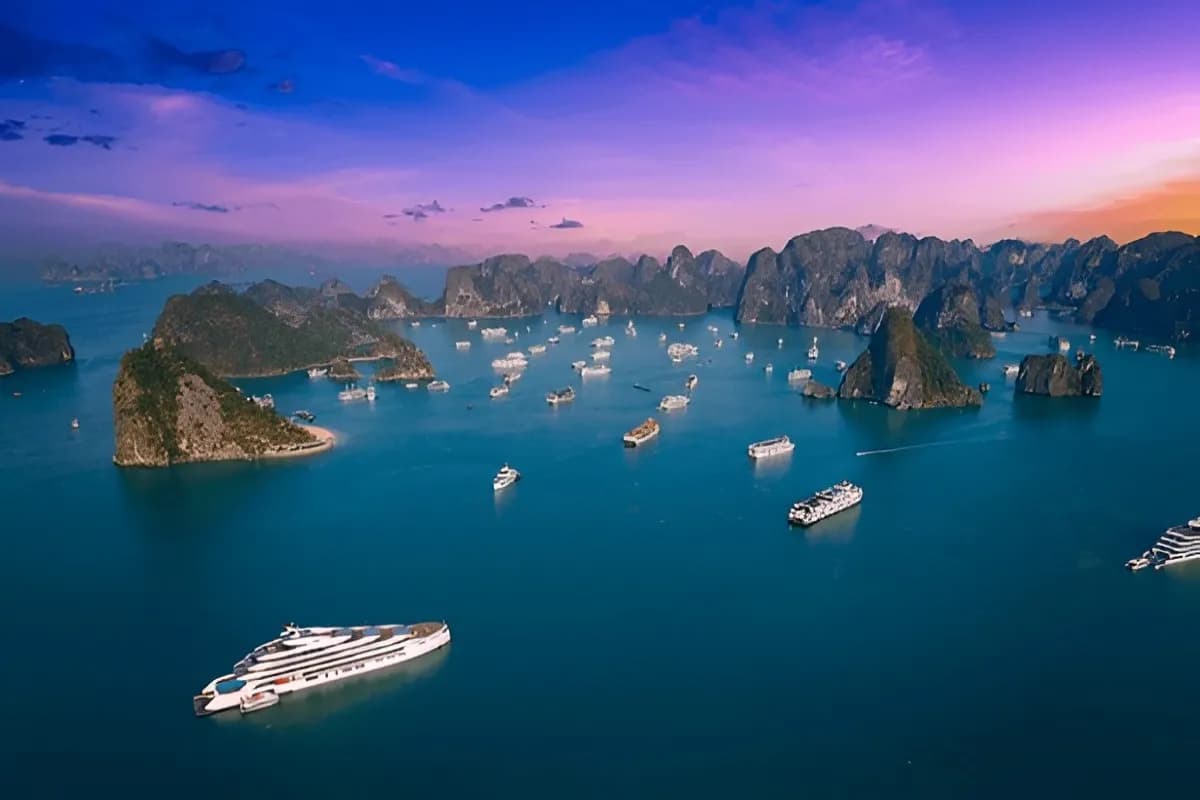 Cruise at Halong Bay