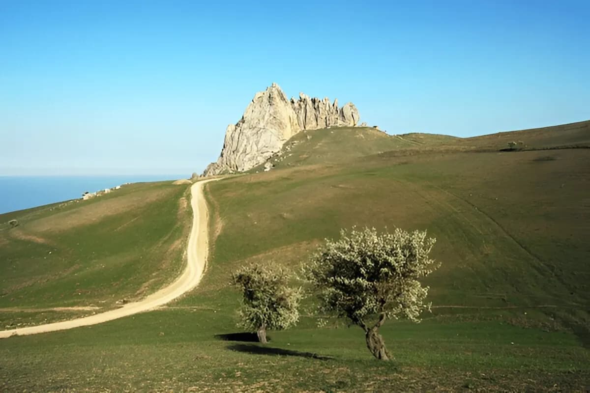 Besh Barmag Mountain