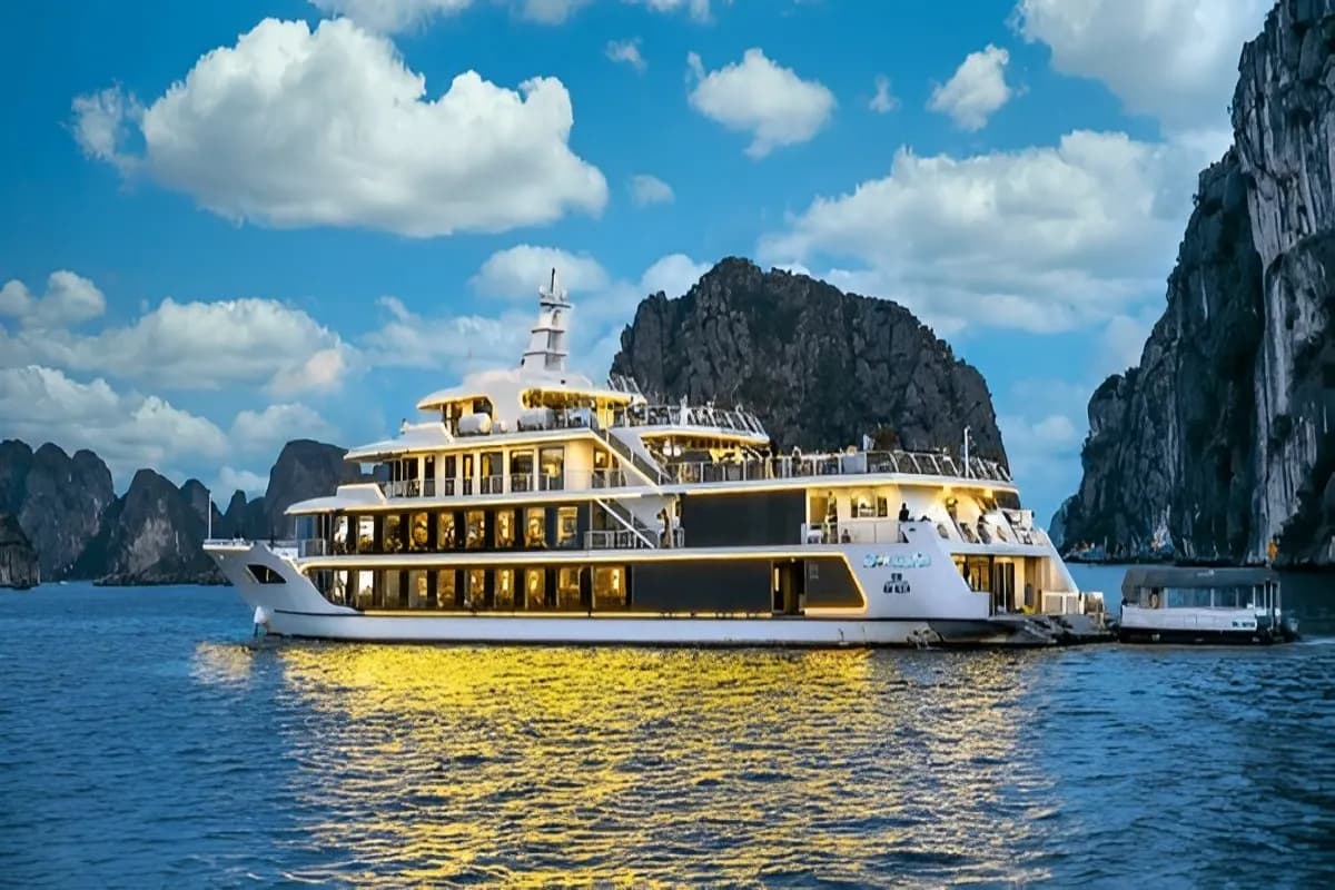 Cruise at Halong Bay