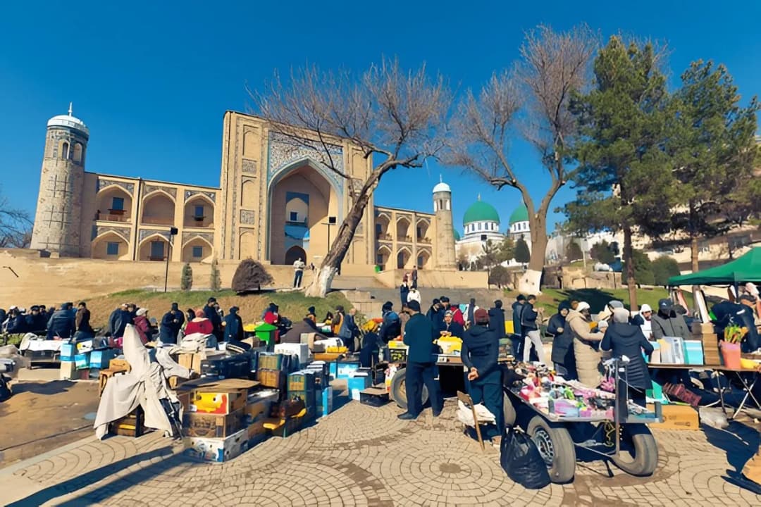 Kukeldash Madrasah (Nearby)