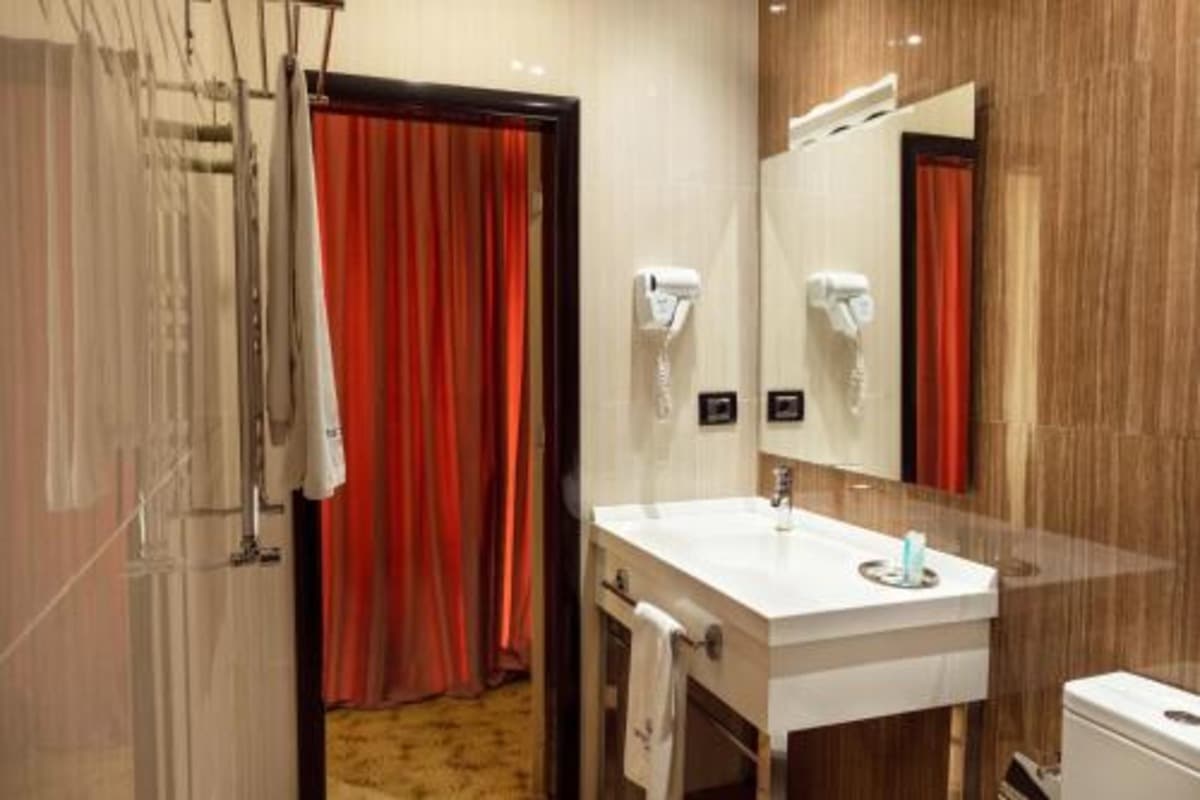 West Shine Hotel