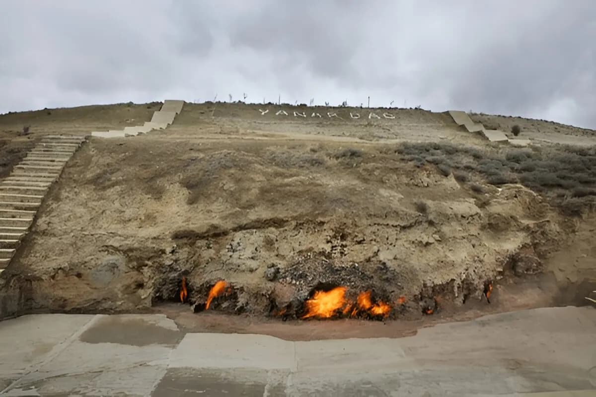 Visit Yanar Dag – Eternal Burning Mountain