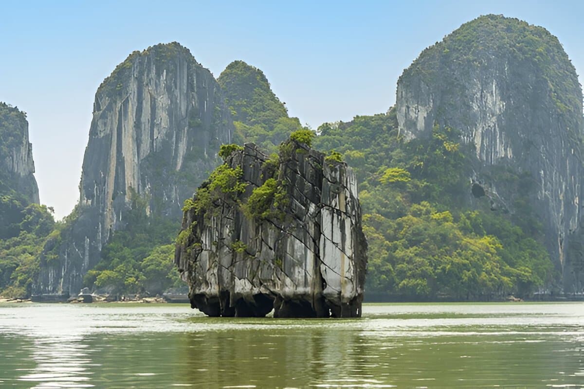  Dinh Huong Island