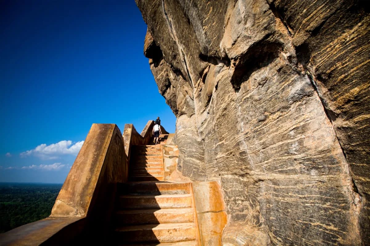 Sigiriya ancient rock fortress in Sri Lanka known for its lion-shaped entrance, frescoes, landscaped gardens, and UNESCO World Heritage status.