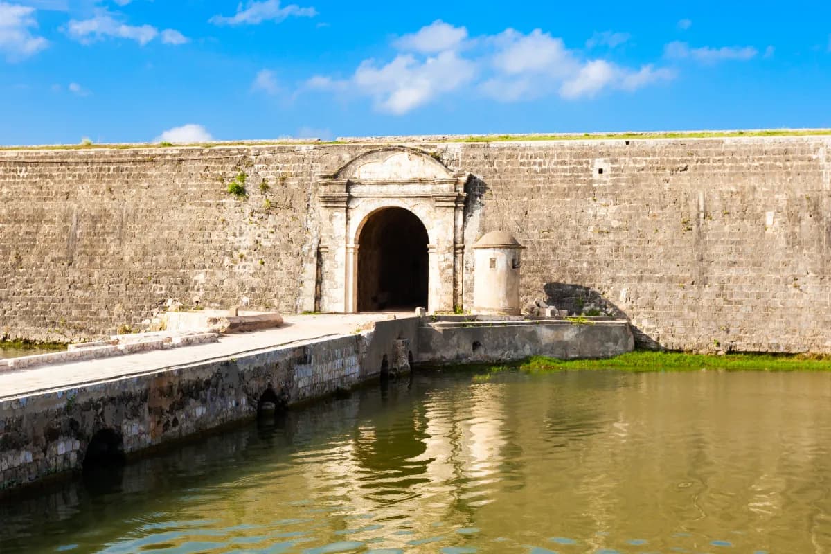 Jaffna Fort historic 17th-century coastal fort in Sri Lanka known for Dutch colonial architecture, sea views, and cultural heritage significance.