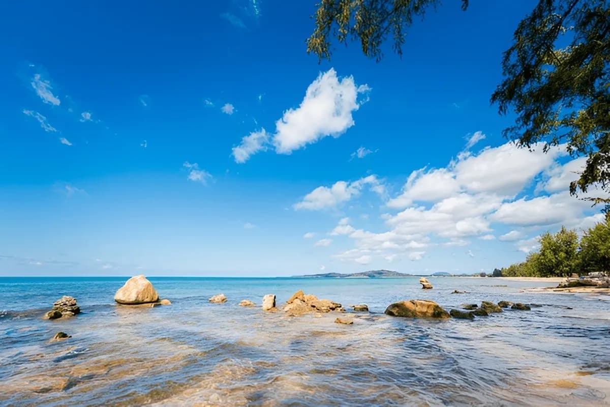 Ông Lang beach
