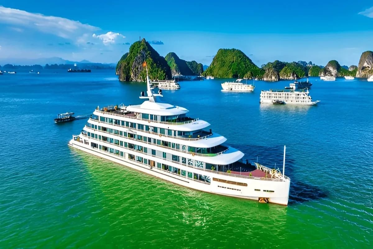 Cruise at Halong Bay
